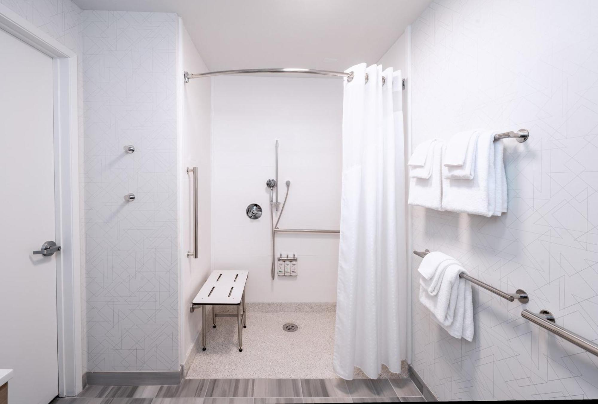 Express Near Sdsu By Ihg Hotel 3*